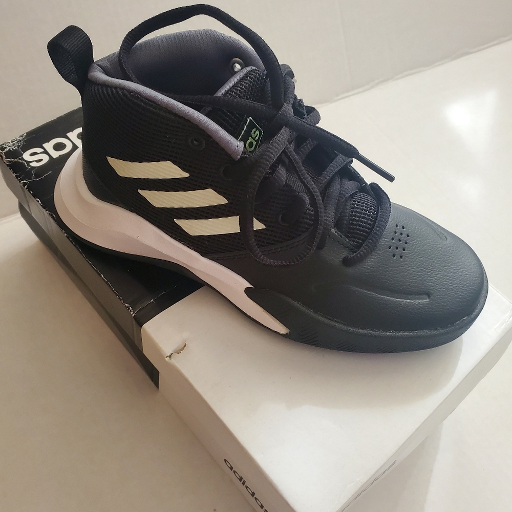 Adidas kids shoes us 13k